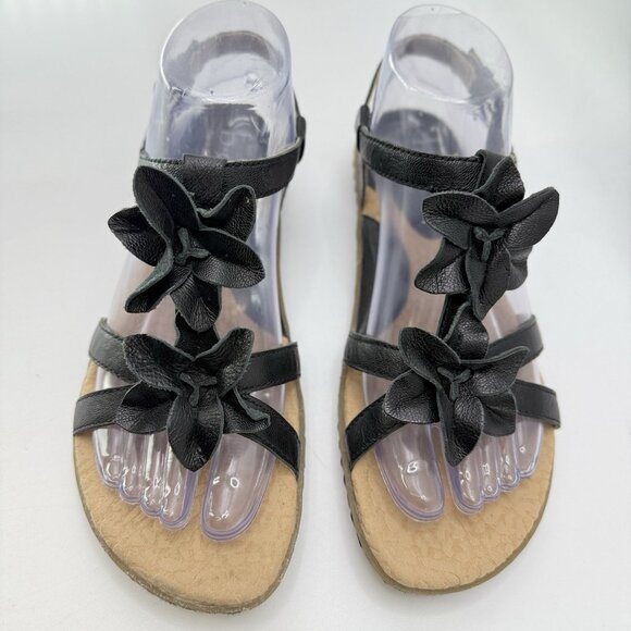 B.O.C. Børn Strappy Sandals Black Leather Flowers Flat Heel Sz 7/38 Preppy Boho - Picture 1 of 10